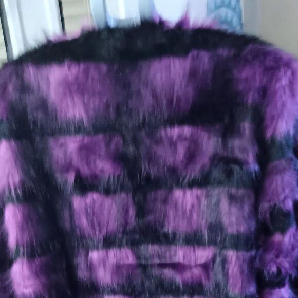 Step into the spotlight with this STUNNING purple & black never-worn faux fur! - Picture 9 of 11